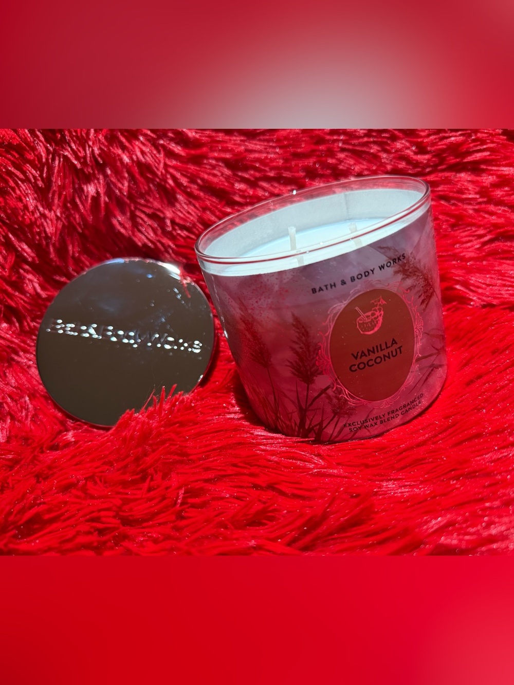 Bath & Body Works Vanilla Coconut Candle - Gold Lid, Cream Label - Picture 2 of 5